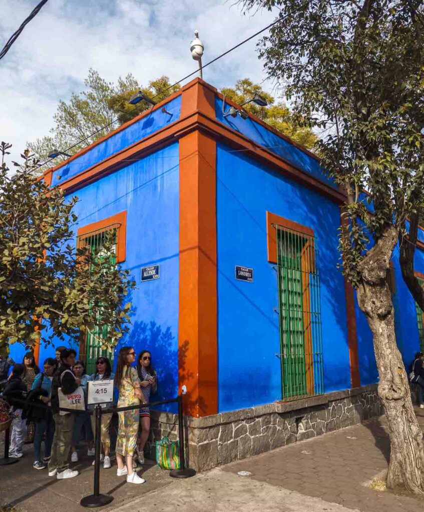 Visitors queue outside Frida Kahlo Museum, showcasing its popularity.