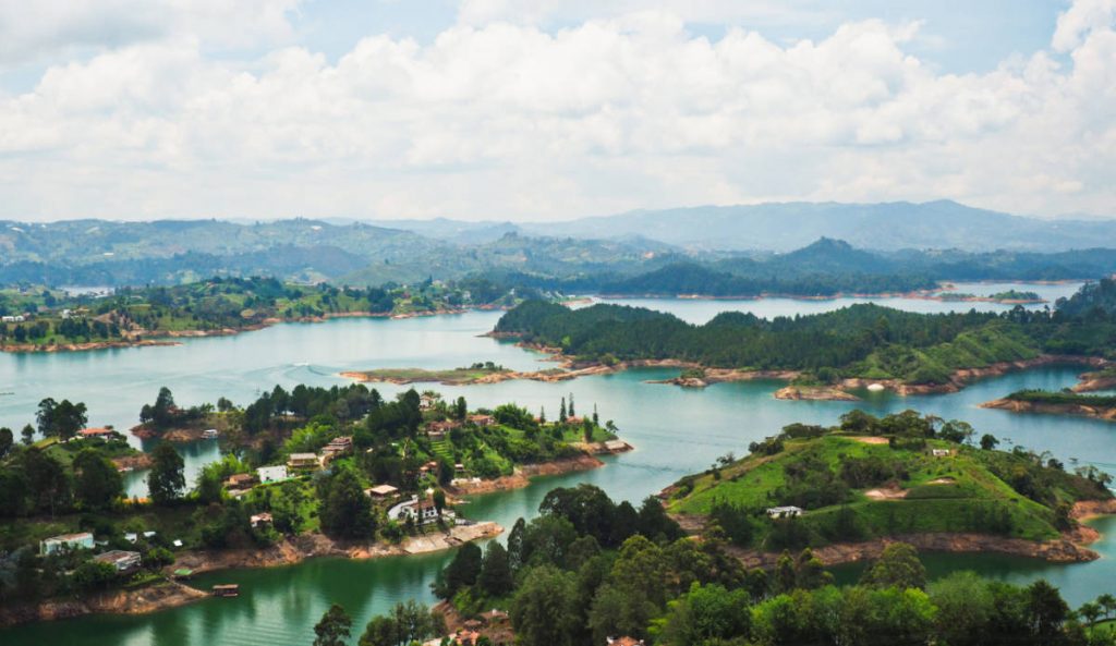 Expansive views of the lake in Guatape show peninsulas of land that jut out into the water.